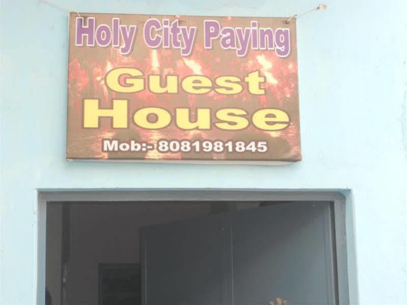 ורנאסי Holy City Inn מראה חיצוני תמונה